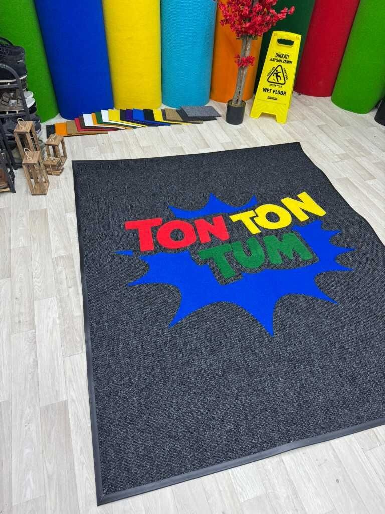 Kişiye özel logolu kapı önü paspas, dayanıklı ve tamamen özelleştirilebilir tasarım