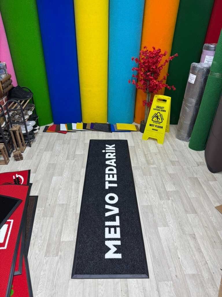 Mağazalar için logolu kapı önü paspas, dayanıklı ve kişiye özel tasarım