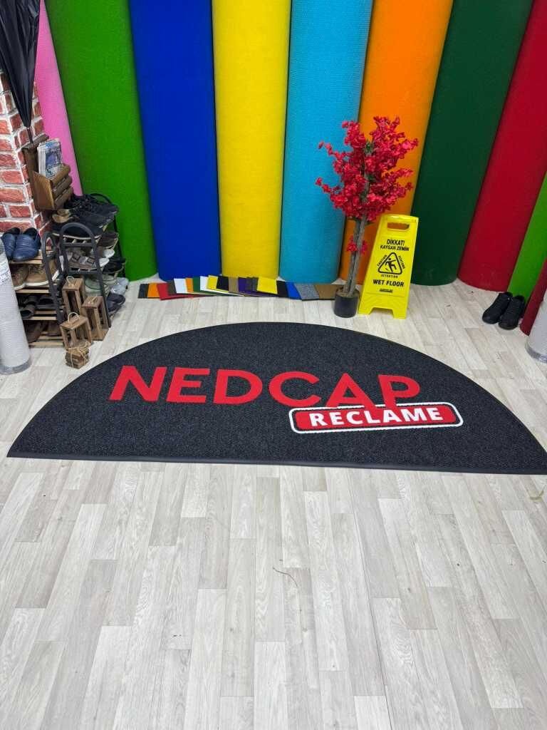 Mağazalar için oval logolu halı paspas, dayanıklı ve kişiye özel tasarım