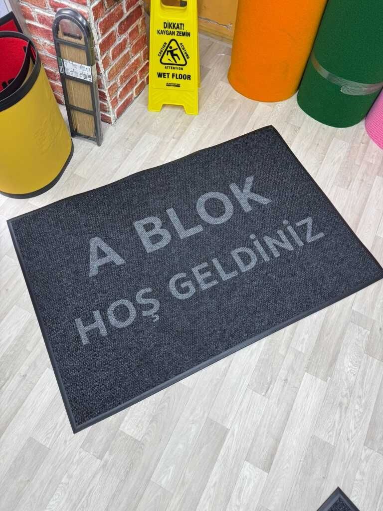 Apartman girişleri için logolu kapı önü paspas, kişiye özel tasarım ve dayanıklı malzeme